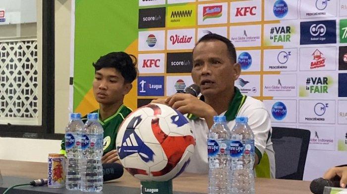 MENANG: Pelatih PSS Sleman, Ansyari Lubis saat memberikan keterangan pers usai menang 2-1 atas Persiku Kudus di Stadion Maguwoharjo, Sleman, Senin (20/4/2026) malam.