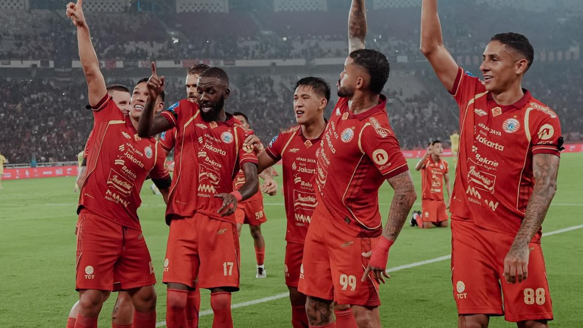 INDONESIA SUPER LEAGUE - Para pemain Persija Jakarta berselebrasi dalam pertandingan melawan Persebaya Surabaya pada pekan 27 Super League 2025/2026 di Stadion Gelroa Bung Karno, Jakarta, Sabtu, 11 April 2026.