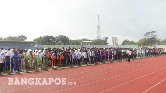 Apel pembukaan Pekan Olahraga Pelajar Daerah (POPDA) Tingkat Kota Pangkalpinang Tahun 2026 di Stadion Depati Amir, Selasa (21/4/2026), bersama Wali Kota Pangkalpinang, Saparudin.