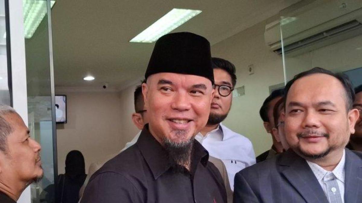 ANTI FLEXING - Ahmad Dhani membongkar pesan Presiden Prabowo Subianto pada seluruh anggota DPR Fraksi Partai Gerindra. Intinya tak boleh flexing.