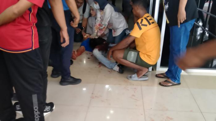 Ketua DPD Golkar Maluku Tenggara, Agrapinus Rumatora alias Nus Kei, meninggal dunia setelah ditikam di Bandara Karel Sadsuitubun, Langgur, Maluku Tenggara, Minggu (19/4/2026).