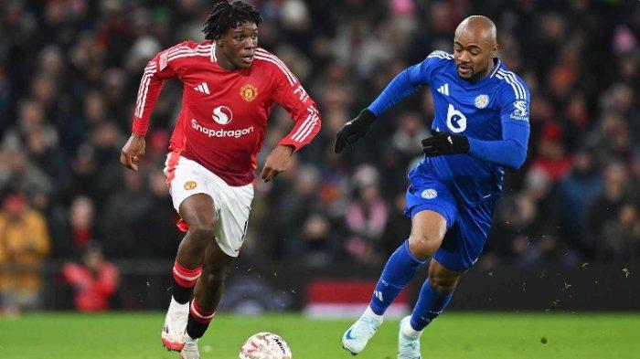 DEBUT PATRICK DORGU - Aksi debut pemain baru Manchester United, Patrick Dorgu saat melawan Leicester City pada babak keempat Piala FA di Old Trafford, pada Sabtu (8/2/2025) dini hari WIB. Gol kemenangan MU berbau kontroversi.