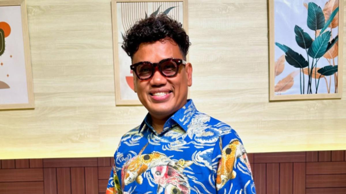 UYA KUYA DPR - Artis Uya Kuya yang dinonaktifkan dari anggota DPR oleh PAN.