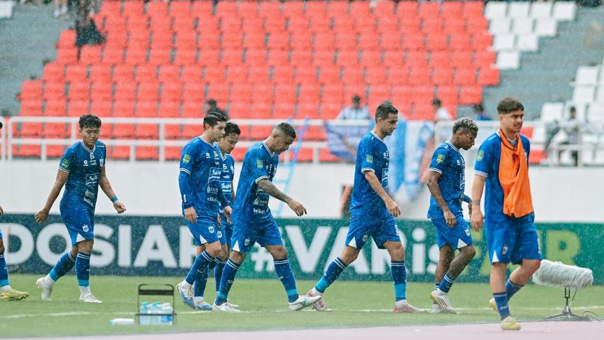 CHAMPIONSHIP - Para pemain PSIS Semarang tampak memasuki lorong stadion ketika menjamu Barito Putera di Stadion Jatidiri, Semarang, Jawa Tengah dalam lanjutan Championship 2025/2026.