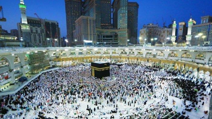ILUSTRASI PELAKSANAAN IBADAH HAJI DAN UMROH DI MAKKAH