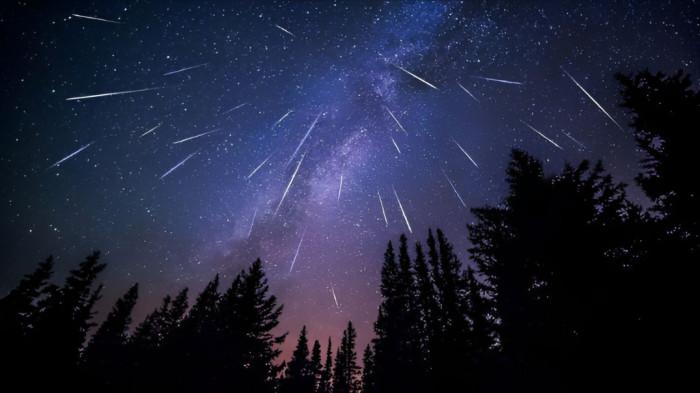 FENOMENA LANGIT- Masyarakat dapat menyaksikan sejumlah fenomena langit pada tahun 2026. Satu diantara fenomena langit itu adalah hujan meteor.