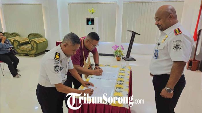 PKS - Penandatanganan Perjanjian Kerja Sama (PKS) antara TribunSorong.com dan Kantor Imigrasi Kelas II TPI Sorong dilaksanakan, pada Rabu 22 April 2026.