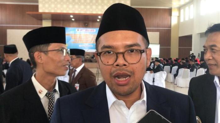PEMKAB BATANG - Bupati Batang, M Faiz Kurniawan saat di temui di Gedung Guru untuk menyampaikan kesiapan wisata di Batang saat libur lebaran.