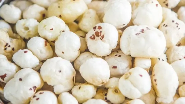 Do you like eating makhana? If yes, then let us tell you that Makhana, a storehouse of nutrition, can help in removing lethargy, fatigue and weakness from the body. If you want to feel energetic throughout the day, then include Makhana in your daily diet plan.