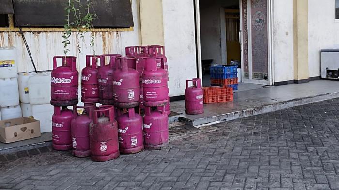 LPG 12 KG -  Pemprov DKI Jakarta memastikan ketersediaan LPG nonsubsidi ukuran 5,5 kg dan 12 kg tetap aman meski terjadi kenaikan harga sejak 18 April 2026.