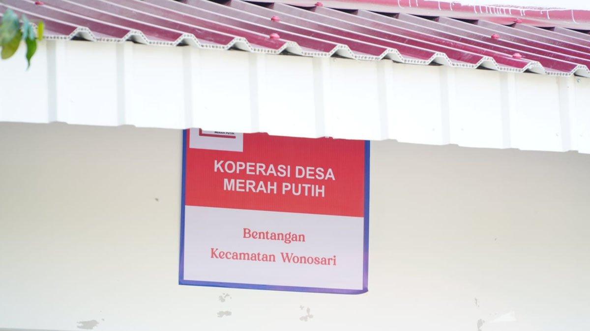 KOPERASI MERAH PUTIH - Kopdes Merah Putih yang berlokasi di Dukuh Bentangan, Desa Bentangan, Kecamatan Wonosari, Klaten, Kamis (10/7/2025).