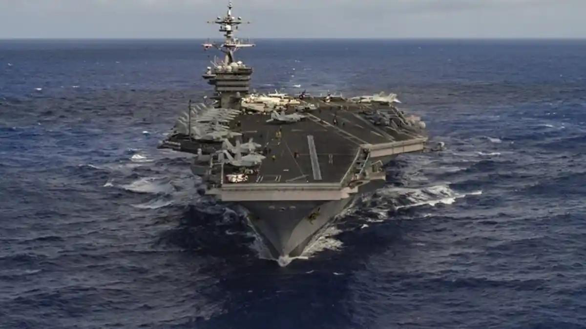 KAPAL TEMPUR AS - Kapal induk AS USS Nimitz dikabarkan berlayar ke Teluk Persia di tengah meningkatnya ketegangan menyusul pembunuhan seorang ilmuwan Iran, Jumat (27/11/2020).