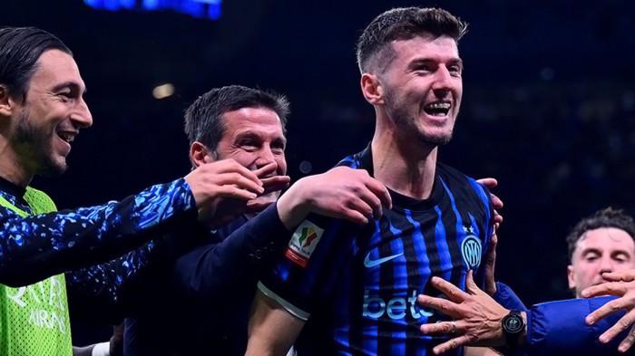 DEJA VU COMEBACK - Selebrasi Petar Sucic bawa Inter Milan deja vu comeback mengalahkan Como 1907 setelah tertinggal 2 gol lebih awal, pada leg kedua semifinal Coppa Italia di Stadion Giuseppe Meazza, Rabu (22/4/2026).
