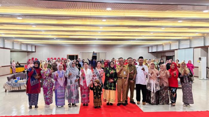 HARI KARTINI - Bunda PAUD Kabupaten Nunukan bersama peserta Lomba Kebaya Ibu dan Anak PAUD usai kegiatan peringatan Hari Kartini ke-147 di Kantor Bupati Nunukan, Selasa (21/4/2026).