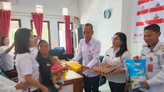 Sebanyak 10 keluarga di Kabupaten Minahasa Selatan menerima bantuan nutrisi fhl