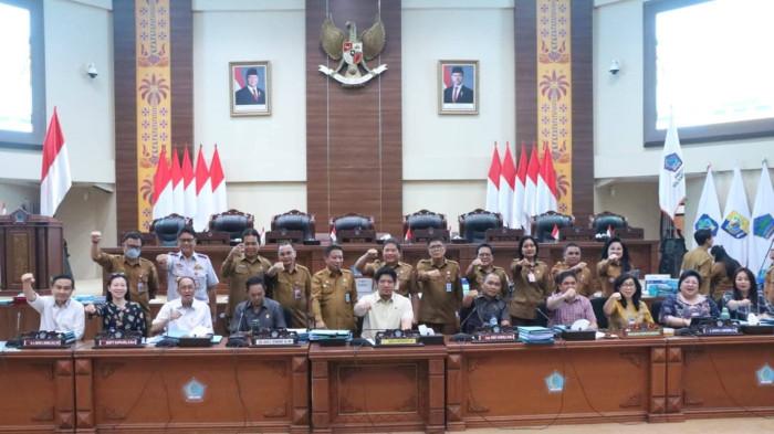 BAHAS: Panitia Khusus (Pansus) Laporan Keterangan Pertanggungjawaban (LKPJ) DPRD Sulawesi Utara totalitas bahas laporan Gubernur Sulut tahun 2025. Satu persatu Organisasi Perangkat Daerah (OPD) Sulawesi Utara dipanggil untuk dimintai keterangannya terkait capaian kinerja.