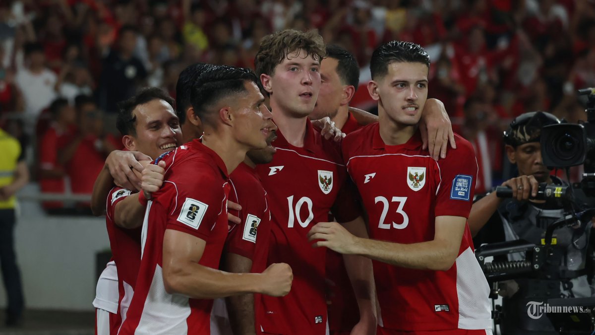 SELEBRASI OLE ROMENY - Selebrasi penyerang Timnas Indonesia, Ole Romeny setelah menjebol gawang Timnas China pada laga di Kualifikasi Piala Dunia 2026 di Stadion Gelora Bung Karno pada Kamis (5/6/2025). Timnas Indonesia mendapatkan hadiah penalti pada menit ke-43 melawan Timnas China pada babak pertama. (Tribunnews/Herudin)