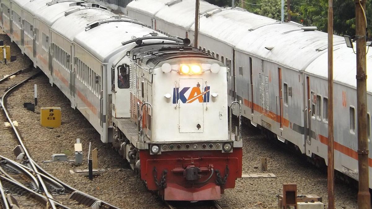 Kereta api Putri Deli jadi pilihan favorit rute Medan ke Tebing Tinggi karena jadwalnya fleksibel dan harga terjangkau.