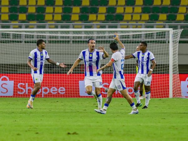Persib Bandung dalam misi menyapu bersih kemenangan di sisa laga musim ini untuk amankan gelar juara.