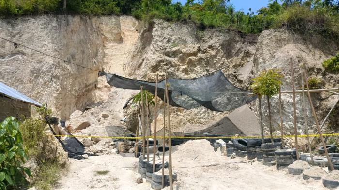 KORBAN LONGSOR -- Potret galian C di Kelurahan Buliide Kecamatan Kota Barat, Kota Gorontalo, Kamis (23/4/2026). Tiga warga menjadi korban. (Sumber foto: TribunGorontalo.com/Jefri Potabuga)