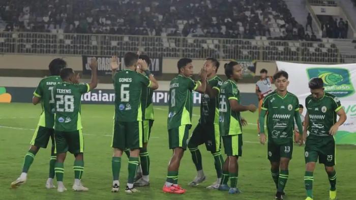 Pemain PSS Sleman saat akan berlaga di Stadion Maguwoharjo