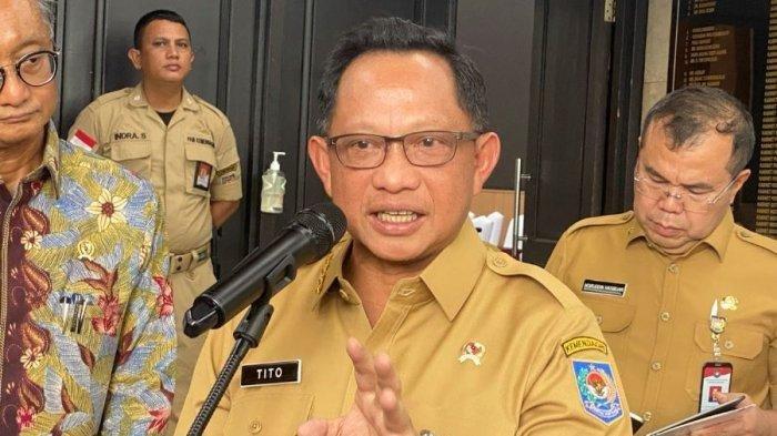 HARTA KEKAYAAN TITO -- Menteri Dalam Negeri Tito Karnavian ketika memberi keterangan pers di kantornya, Senin (25/11/2024).