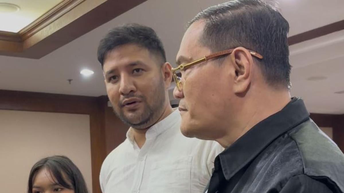 UPDATE KASUS AMMAR - Majelis Hakim Pengadilan Negeri Jakarta Pusat jatuhkan vonis 7 tahun penjara dan denda Rp1 miliar kepada Ammar Zoni terkait kasus peredaran narkoba. Jon Mathias pengacara Ammar Zoni hormati keputusan hakim.
