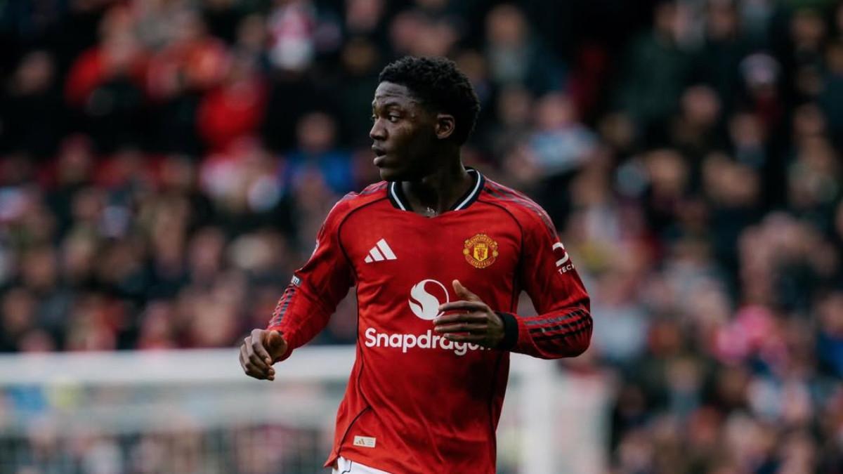Potret Kobbie Mainoo bersama Manchester United saat melawan Aston Villa (16/3/2026)