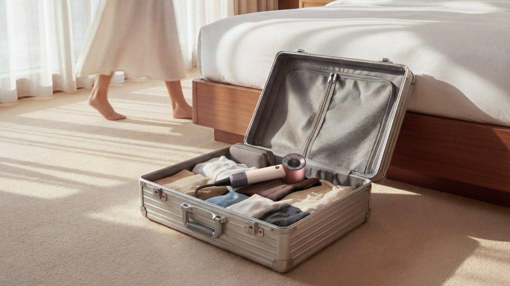 Solusi hair care modern untuk traveler aktif dan dinamis.