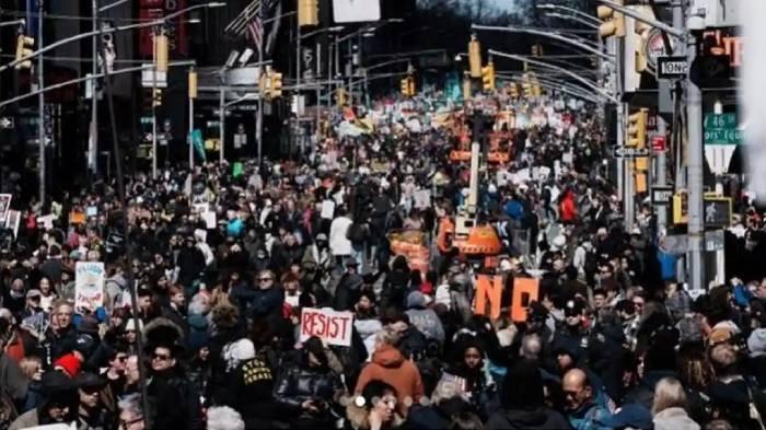 DEMO NO KINGS - Gelombang demonstrasi besar-besaran bertajuk “No Kings” (Tidak Ada Raja) mengguncang berbagai kota di Amerika Serikat pada Sabtu (28/3/2026) waktu setempat.