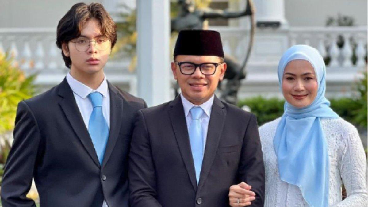 Wamendagri Bima Arya ditemani istri dan anaknya