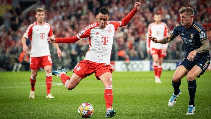 MUSIALA - Aksi penyerang Bayern Munchen, Jamal Musiala saat melawan Real Madrid pada leg pertama babak semifinal Liga Champions di Allianz Arena, Rabu (1/5/2024) dini hari WIB.
