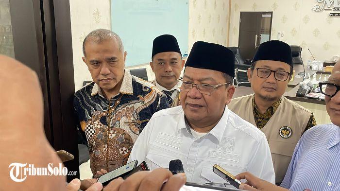 TINJAU - Wakil Ketua Komisi VIII DPR RI, Abdul Wachid melakukan peninjauan langsung ke salah satu pengelolaan katering haji di Kabupaten Sukoharjo pada Kamis (23/4/2026).