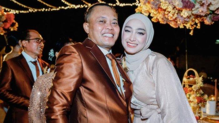 RENCANA MENIKAH - Potret Sule dan Santyka Fauziah (arsip 2024).