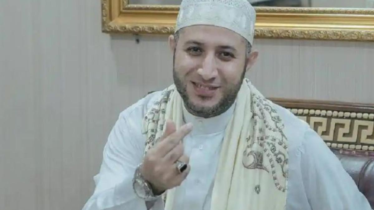 Simak profil Syekh Ahmad Al Misry, pendakwah yang dilaporkan atas dugaan pelecehan terhadap 5 santri laki-laki.