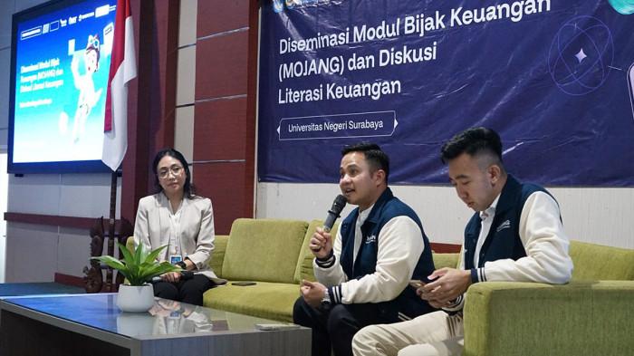 LITERASI KEUANGAN - Easycash bersama International Association of Registered Financial Consultants (IARFC) Indonesia gelar diseminasi MOJANG dan adakan diskusi literasi keuangan di Universitas Negeri Surabaya
