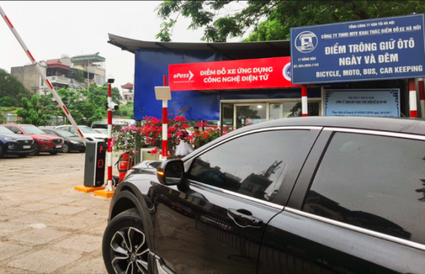 Điểm trông giữ xe trên đường Trần Quang Khải, phường Hoàn Kiếm. Ảnh: Võ Hải
