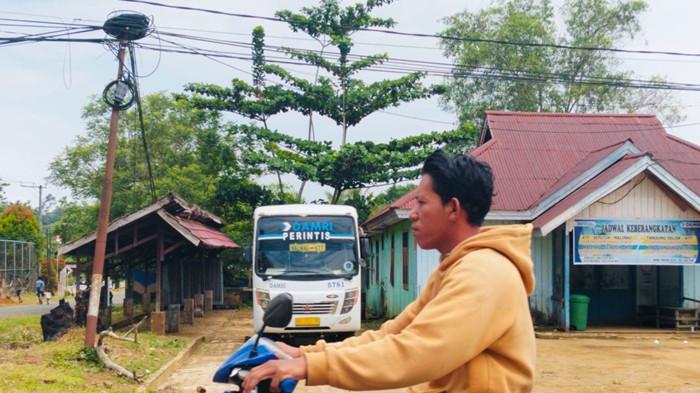  JADWAL DAMRI - Terlihat Bus Damri tengah parkir di terminal Damri yang berada di Jalan Perintis, Tideng Pale, Kecamatan Sesayap, KTT, Kaltara, Sabtu (25/4/2026). Catat Jadwal Damri hari ini Tana Tidung ke Malinau, Provinsi Kaltara, pada Sabtu 25 April 2026.  (TribunKaltara.com /Rismayanti)