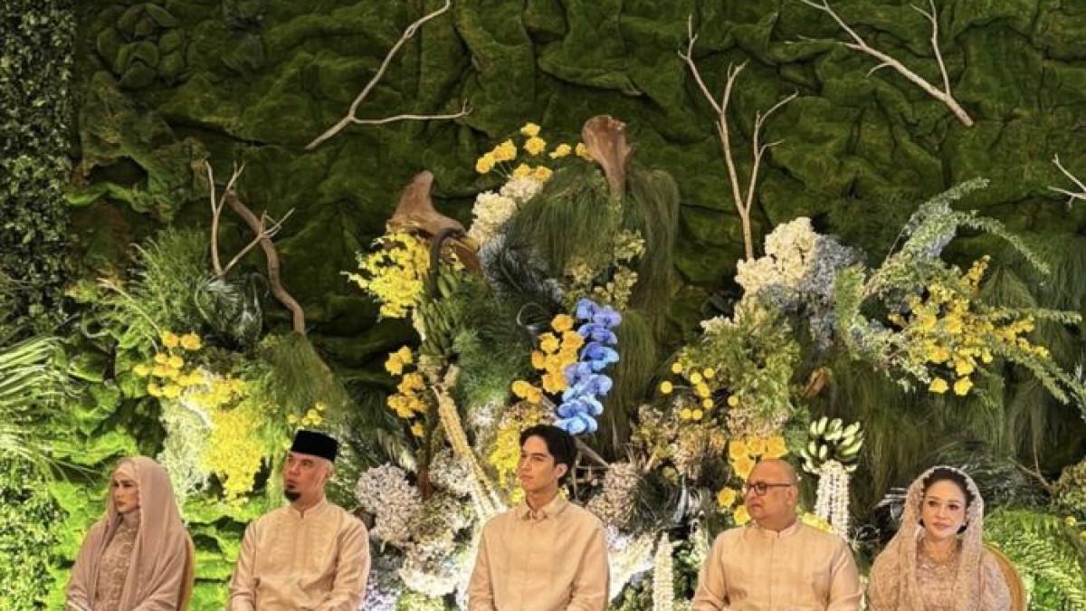 Maia Estianty dan Mulan Jameela di Acara El Rumi, Tampil Kompak dengan Busana Senada.