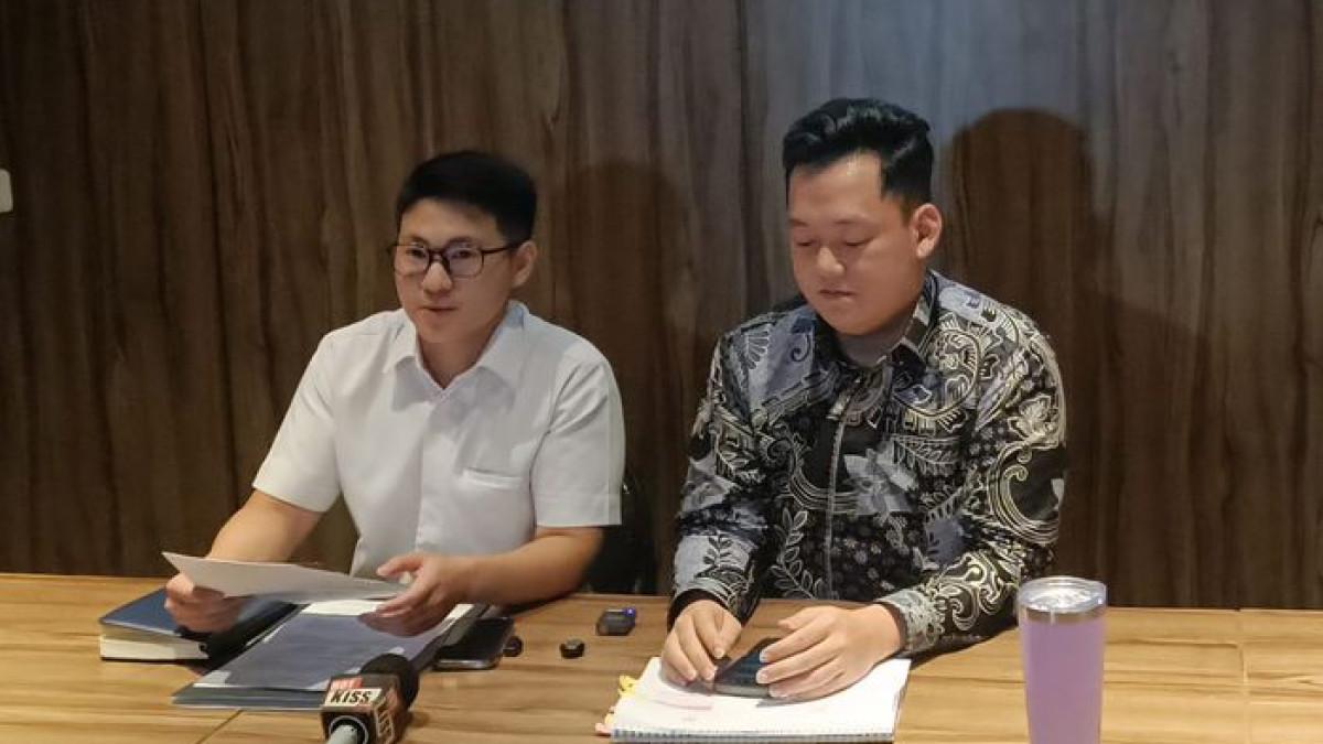 Kuasa hukum baru Ammar Zoni saat konferensi pers di kawasan Jakarta Barat, Kamis (23/4/2026).