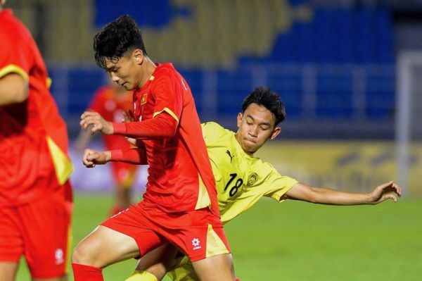 U17 Việt Nam mang cúp vô địch Đông Nam Á về nước vào chiều 26-4 - Ảnh 1.