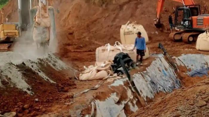 LSM - Seorang investor tambang emas di Desa Lanut, Kecamatan Modayag, b
