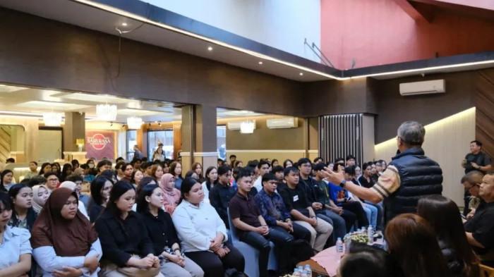 DESA SARJANA - Suasana audiensi Bupati Malinau bersama mahasiswa asal Kabupaten Malinau yang menempuh pendidikan di Kota Samarinda, Kamis (23/4/2026). Pemerintah daerah berkomitmen mendukung keberlanjutan program pendidikan bagi putra daerah melalui Program Desa Sarjana.
