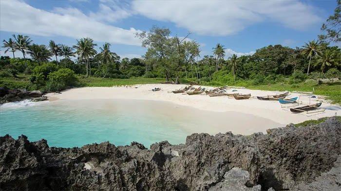 Pantai Mandorak yang indah di Sumba Barat Daya