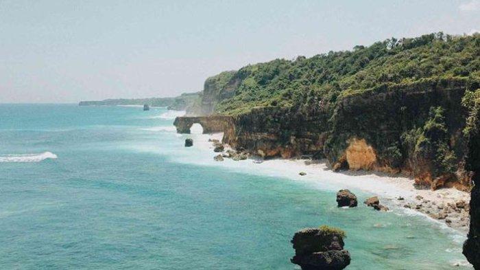 Pantai Bwanna di Kabupaten Sumba Barat Daya, Nusa Tenggara Timur