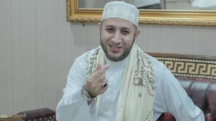 TERLIBAT DUGAAN PELECEHAN - Syekh Ahmad Al Misry terseret kasus pelecehan terhadap santri laki-laki, pelaku diduga menggunakan narasi keagamaan untuk membenarkan perilaku yang tidak pantas.