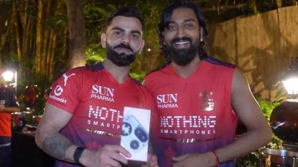 यात 43 इंचाचा एक एलईडी स्मार्ट टीव्ही असून त्याची किंमत जवळपास 40 हजार रुपये आहे. दुसरीकडे  या प्रायोजक कंपनीकडून स्मार्टफोनही मिळाला. त्याची किंमत 45 हजार आहे. (Photo: RCB)
