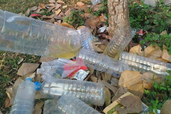Thứ nước đến từ Lào khiến công an phải cảnh báo không sử dụng - Ảnh 1.