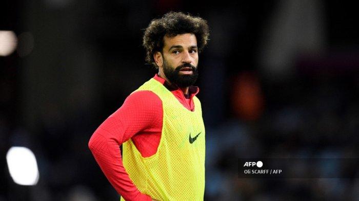 Reaksi striker Liverpool asal Mesir, Mohamed Salah, saat pemanasan menjelang pertandingan sepak bola Liga Premier Inggris antara Aston Villa dan Liverpool di Villa Park di Birmingham, Inggris tengah pada 26 Desember 2022.