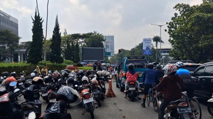 Situasi kemacetan di Jalan Surapati saat adanya p